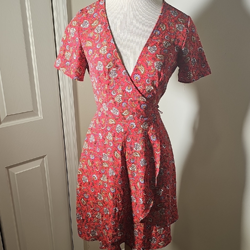 Floral Wrap Dress in Red Paisly Print. Size‎ Small By HARMONY